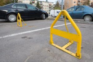 Contractele de închiriere pentru parcările rezidenţiale se prelungesc