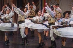 Bucuraţi-vă de dans!