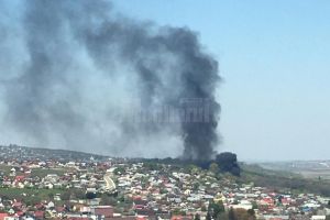 Intervenţie a pompierilor pentru stingerea unor cauciucuri aprinse, în comuna Șcheia
