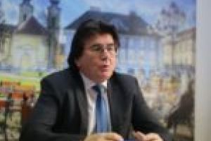 Nicolae Robu exclude digitalizarea conceptului de Timişoara Capitală Culturală Europeană. „Una este să vibrezi când ai pe scenă un artist şi cu totul altceva să îl vezi pe un ecran”