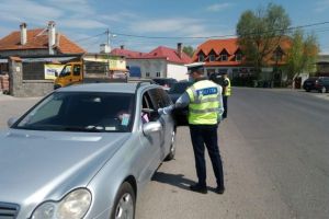 VIDEO În doar două ore, poliţiştii braşoveni au dat amenzi de 8.500 de lei, la Sânpetru!