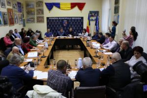 Ședinta extraordinara a Consiliului Local al Municipiului Medgidia. Se cere demiterea viceprimarului. Sunt necesare 13 voturi din partea alesilor locali