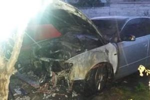 FOTO Incendiu la Botoşani!  O maşină a ars, iar alte două au fost afectate
