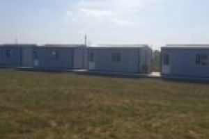 FOTO. Zece containere racordate la utilităţi, în apropierea Aeroportului din Timişoara. Cum arată acestea în interior?