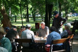 Ţara pionilor care se cred regine…