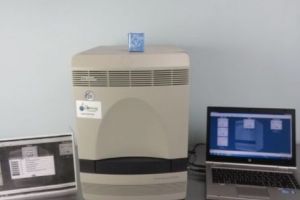 Aparat de testare pentru detecţia Covid-19 la Spitalul Judeţean de Urgenţă Piteşti