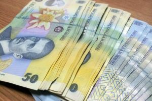 Atenţie, studenţi! Primiţi bani de la stat. Profitaţi de „vacanţă”! Care sunt condiţiile
