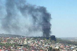 Intervenţie a pompierilor pentru stingerea unor cauciucuri aprinse, în comuna Șcheia