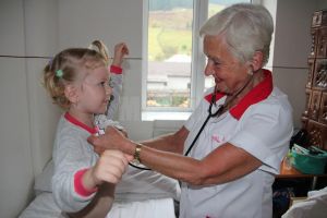 Doctoriţa care a tratat sute de mii de copii, din trei generaţii, se retrage din activitate