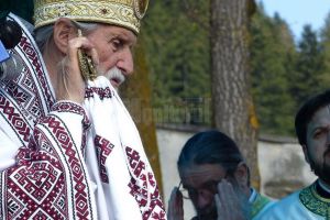 „Starea generală de sănătate a ÎPS Pimen s-a ameliorat simţitor, dar spitalizarea şi ...