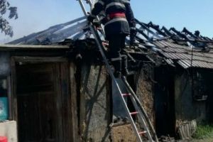 Arde o anexa gospodareasca din localitatea Macin din Tulcea. Intervin salvatorii Sectiei de pompieri Macin    