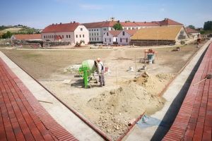 Reabilitarea zidurilor Cetăţii Oradea a fost realizată în proporţie de 57% (FOTO)