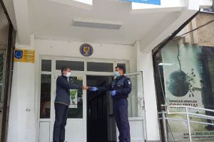 O tânără şi-a recuperat portofelul după ce l-a uitat pe o bancă