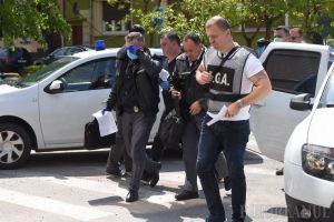 Procurorii cer arestarea preventivă a celor doi poliţişti de frontieră din Bihor reţinuţi pentru corupţie