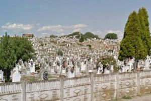Cimitirul municipal din Alba Iulia se EXTINDE: Aprobarea achiziţionării unor terenuri, pe masa consilierilor locali