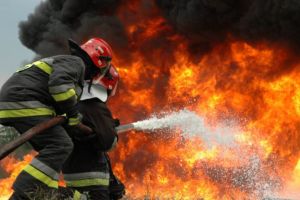 Incendiu în judeţul Satu Mare. O anexă a luat foc