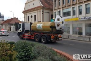 FOTO, VIDEO| O nouă acţiune de dezinfecţie a străzilor la Alba Iulia, cu un utilaj modern, de ultimă generaţie, al firmei Polaris