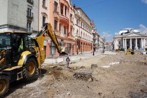 Lucrările de amenajare a Pieţei Ferdinand şi a străzii Aurel Lazăr din Oradea au ieşit din subteran (FOTO)