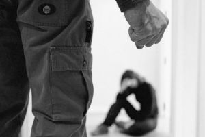 Scandal la domiciliu în comuna Turdaş. Bărbatul şi-a agresat fizic concubina