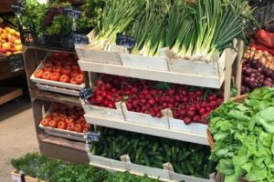 Fermierii reclamă stocuri uriaşe! Ministrul Oros, apel naţional: ”Consumaţi doar produse româneşti!”