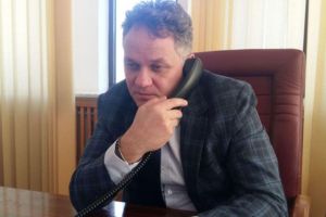 Sinecurile unui fost trântor la ANAF Iaşi! Prefectul de Botoşani mai primeşte un salariu de 12 mii de lei pe lună