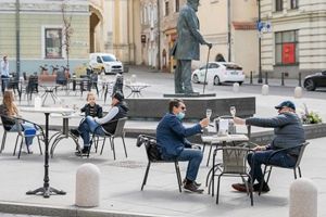 Există SOLUȚII şi în PANDEMIE: Patronul care vrea să transforme Aradul într-o IMENSĂ CAFENEA în AER LIBER