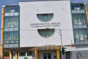 Cum vor fi încheiate mediile. Linie TelVerde la ISJ pentru dialogul cu elevii, părinţii şi profesorii