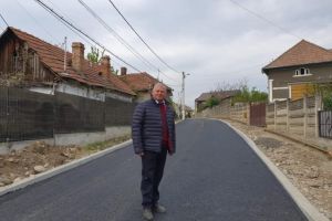 FOTO. Declaraţie de „război” din partea primarului din Teiuş împotriva străzilor neasfaltate din oraş
