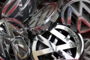 Grupul Volkswagen amână pe termen nedefinit reluarea producţiei