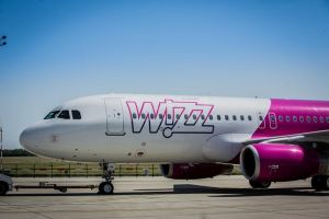 Portul măştilor va fi obligatoriu pentru pasagerii avioanelor Wizz Air