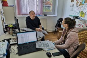 19 asistenţi medicali, un brancardier şi o infirmieră, voluntari ai Institutului Bucovina, ...