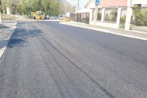 Constanta. Se asfalteaza carosabilul pe strada Dumbraveni din cartierul Palazu Mare