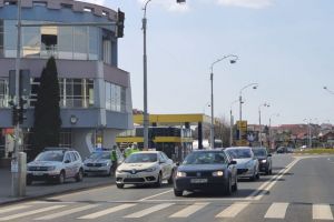 Curg amenzile la Sibiu – Zeci de oameni prinşi afară fără motiv miercuri