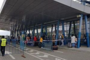 FOTO: 200 de mureşeni, plecaţi la muncă în Germania din Aeroportul ”Transilvania”! Anunţul făcut de prefect