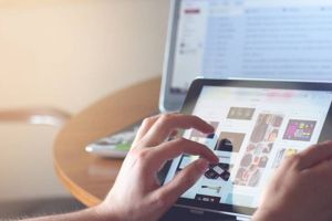 Primăria Timişoara nu are în plan să cumpere tablete pentru elevii fără acces la internet. Deocamdată