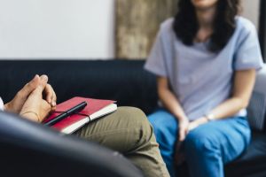 Elevii bihoreni cer să fie consiliaţi online de psihologii şcolari