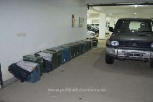 Maramureş: Țigări de contrabanda găsite într-un autoturism abandonat