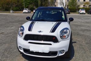 Constanta: Autoturism cautat de autoritatile din Marea Britanie, descoperit in curtea unei gospodarii