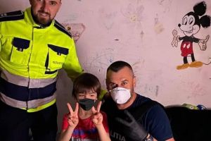„Placheta de onoare” pentru doi poliţişti arădeni, în urma unui gest de suflet