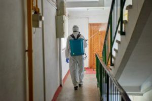 Au fost dezinfectate toate scările de bloc din Sfântu Gheorghe
