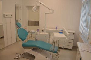 Condiţiile în care ar putea fi deschise frizeriile şi cabinetele stomatologice, după data de 15 mai