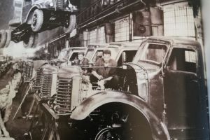 1 mai 1954 – Primele camioane româneşti, scoase la parada muncitorească din Braşov şi Bucureşti