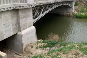 Podul Eroilor nu e gata, după doi ani de şantier. Primăria mai face o licitaţie, de aproape 3 milioane de lei