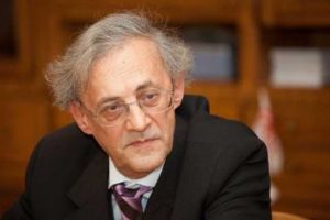 Un reputat medic face praf măsurile Guvernului de izolare a vârstnicilor, care sunt discriminaţi