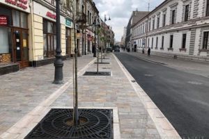 Reamenajarea trotuarului de la intrarea pe pietonalul străzii Republicii a fost finalizată (FOTO)