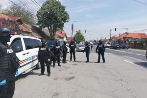 FOTO-VIDEO| Poliţiştii şi mascaţii din Alba în stradă, la datorie, în perioada 1-3 mai