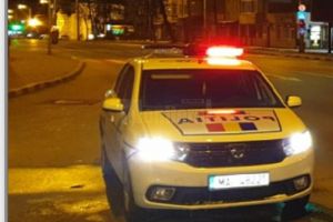 Un tânăr care ar fi încercat să se sinucidă cu antigel le-a prezentat poliţiştilor ...