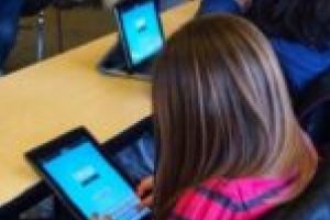 Totul pentru educaţie. „Bursele Bucuriei” se transformă în tablete!