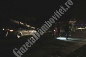 PUCIOASA: Un BMW a lăsat un cartier în beznă