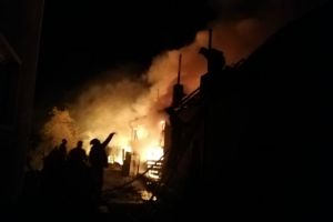 Mai multe anexe gospodăreşti au fost cuprinse de flăcări în Colonia 1 Mai